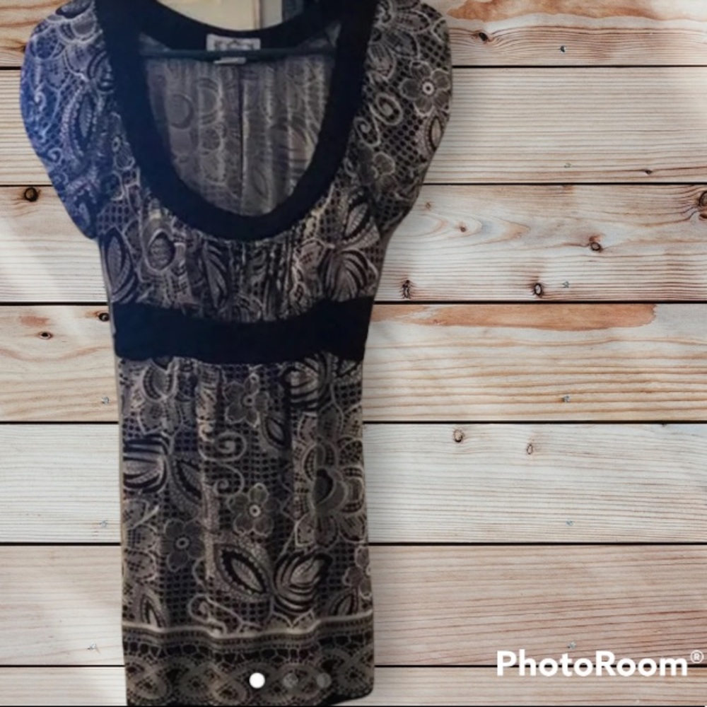 Trixxi black and white blouse sz L